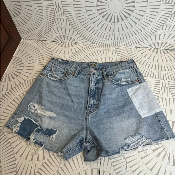 American Eagle Women’s NWT Highest Rise 90’s Boyfriend Short Size 8 Distressing - Picture 1 of 10